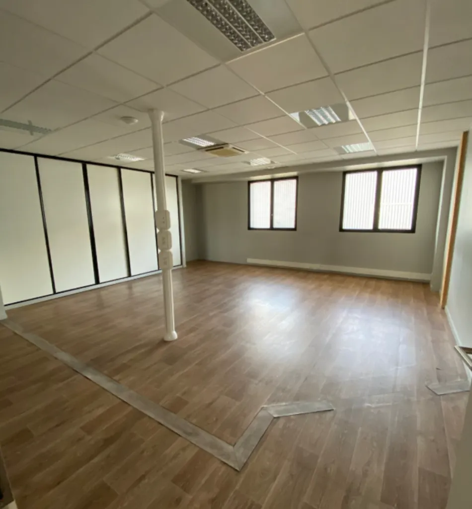 LE HAVRE - A LOUER Bureaux de 389 m² dans un immeuble en brique typique du Havre