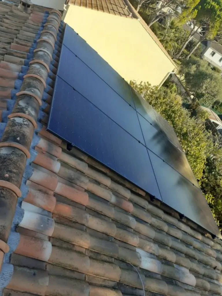 Installation de panneaux photovoltaïques Dualsun 5000 à Simiane-Collongue
