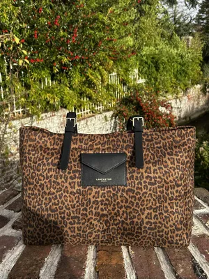 Sac cabas Lancaster camel léopard disponible chez Evasion Eu