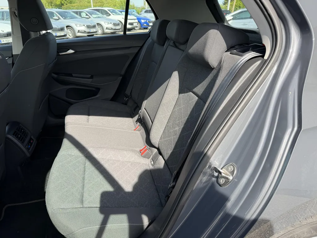 Volkswagen Golf 8 d'occasion aux environs d'Yvetot : Berline TDI 150 DSG7 disponible chez votre concessionnaire en Normandie