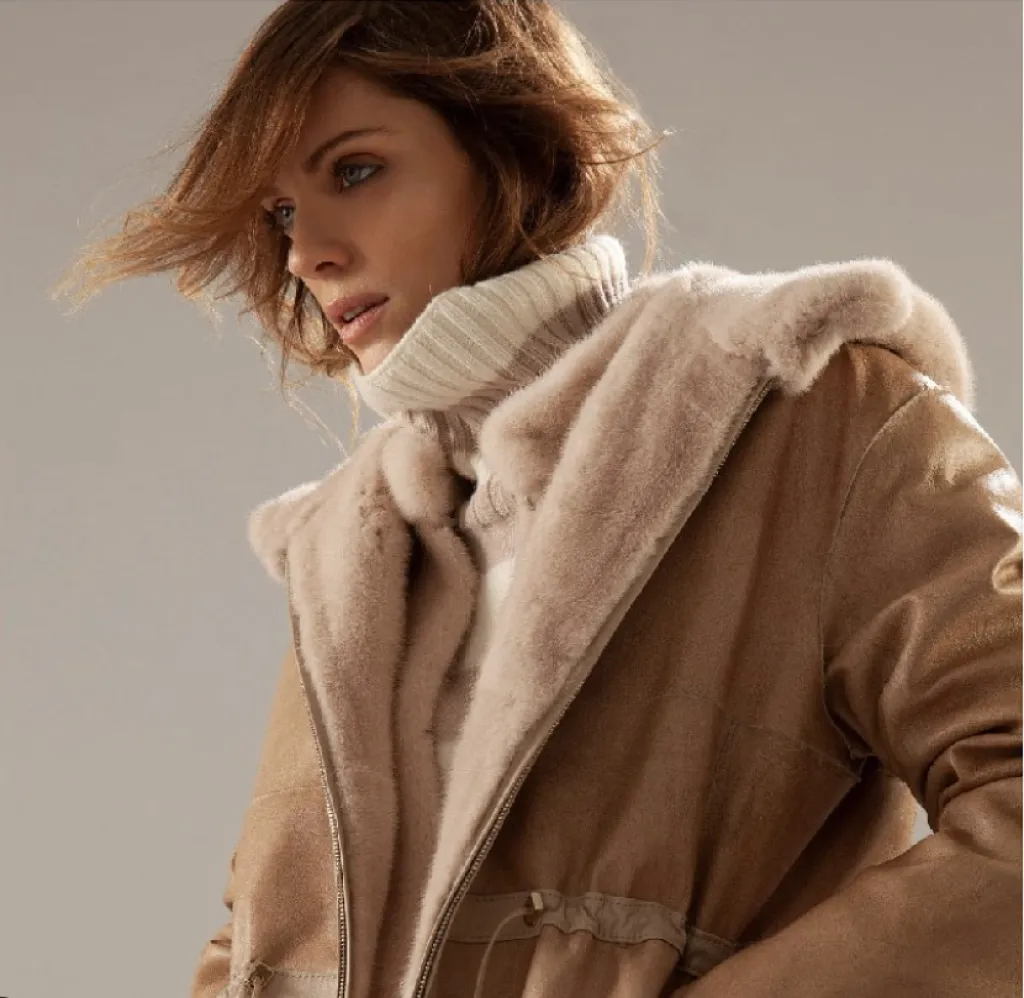 La collection Automne-Hiver Manzoni 24, le confort, l'élégance, des tons de crème et de chocolat qui ont séduit Sacha.