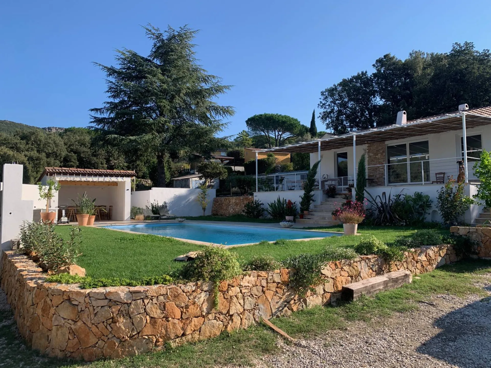 Maison 4 pièces 117 m² · à Ste Anastasie sur Issole · 117 m² · 475 000 €