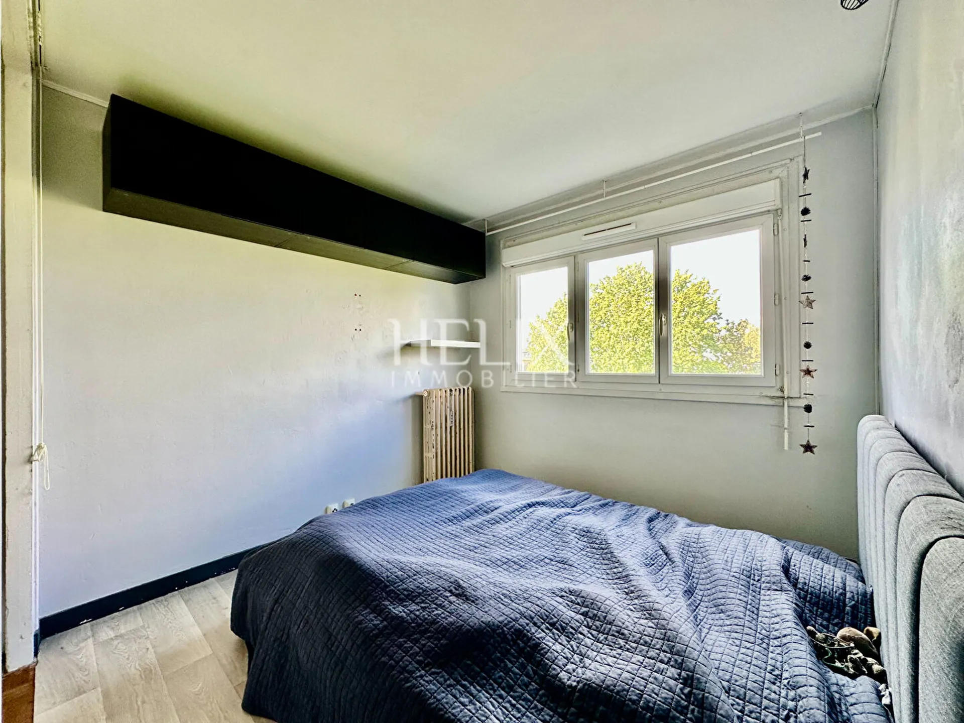 Sous compromis à Plaisir pour cet appartement de 3 pièces avec 2 chambres au dernier dernier étage de la résidence Petit Bontemps