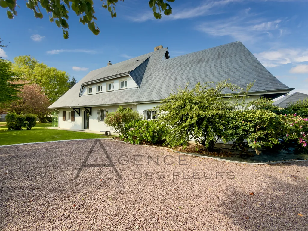 A vendre maison de 185 m² édifiée sur un terrain de 3249 m² située dans la commune ST PIERRE DES FLEURS 27370