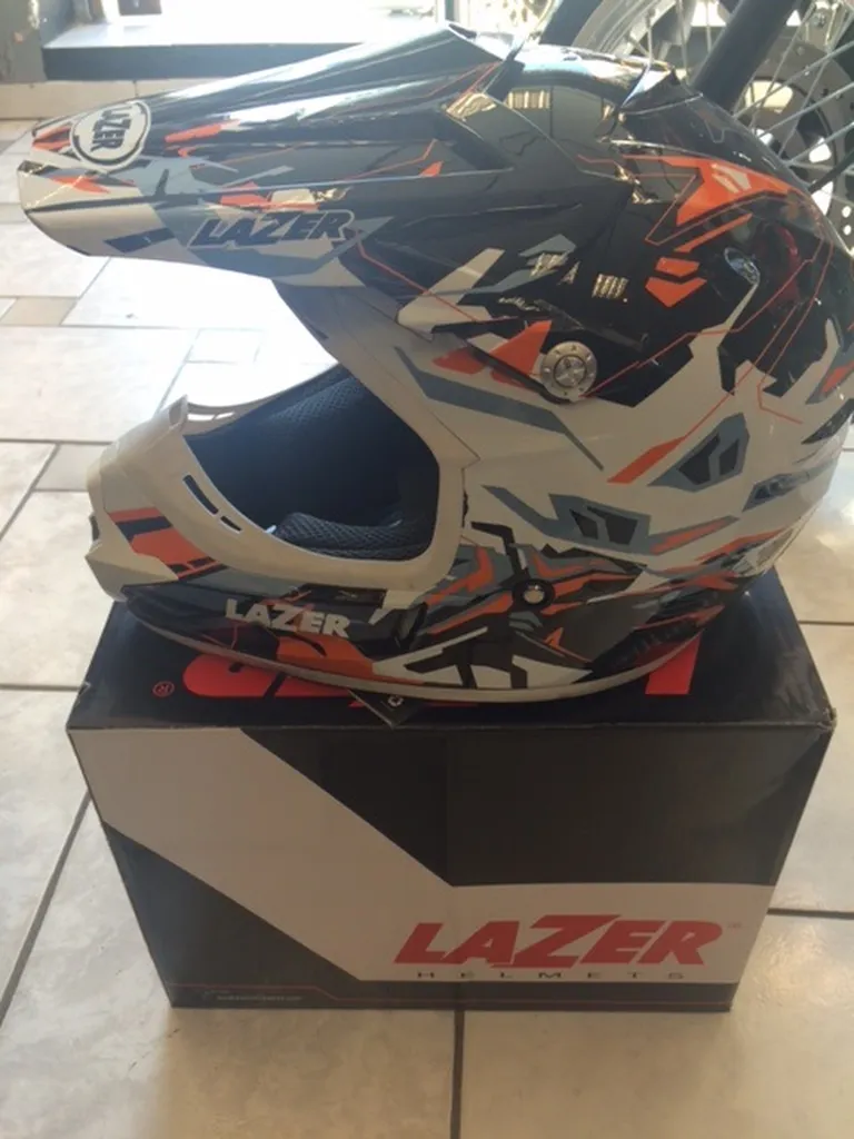 vente de casque neuf LAZER intégraux et jets scooter / moto près de Toulon Var