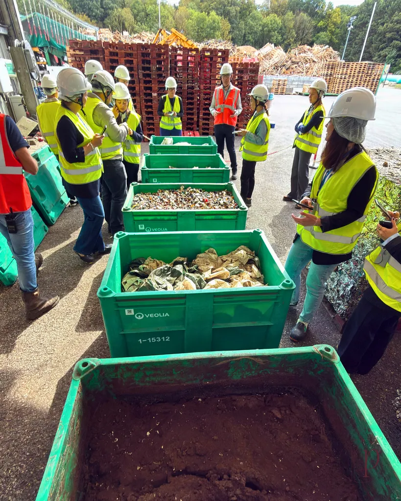 Visite du centre de recyclage des capsules de café Nespresso par l’équipe Poirier