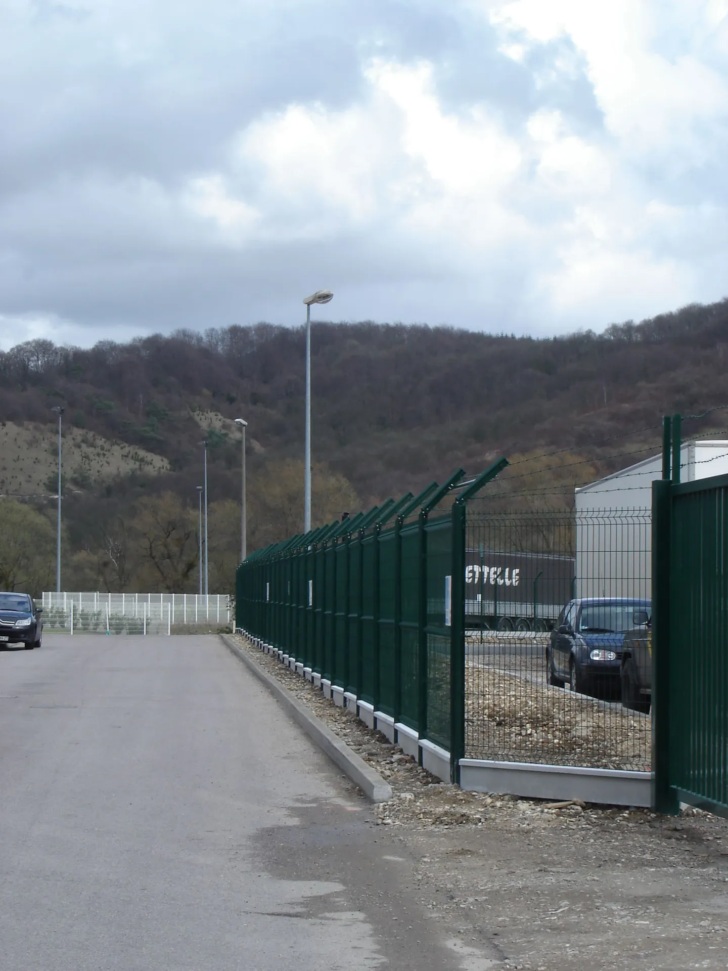 Installation de Clôtures sécurité périmétriques, Panneaux rigides avec fils barbelés et Treillis soudés au Havre et sa région ou agglomération en Seine-Maritime 76