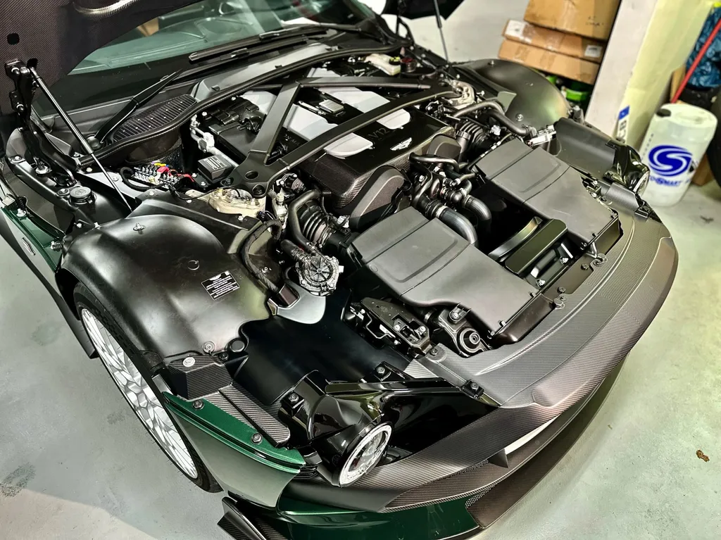 Traitement céramique Lyon protection carosserie Aston Martin Valour 