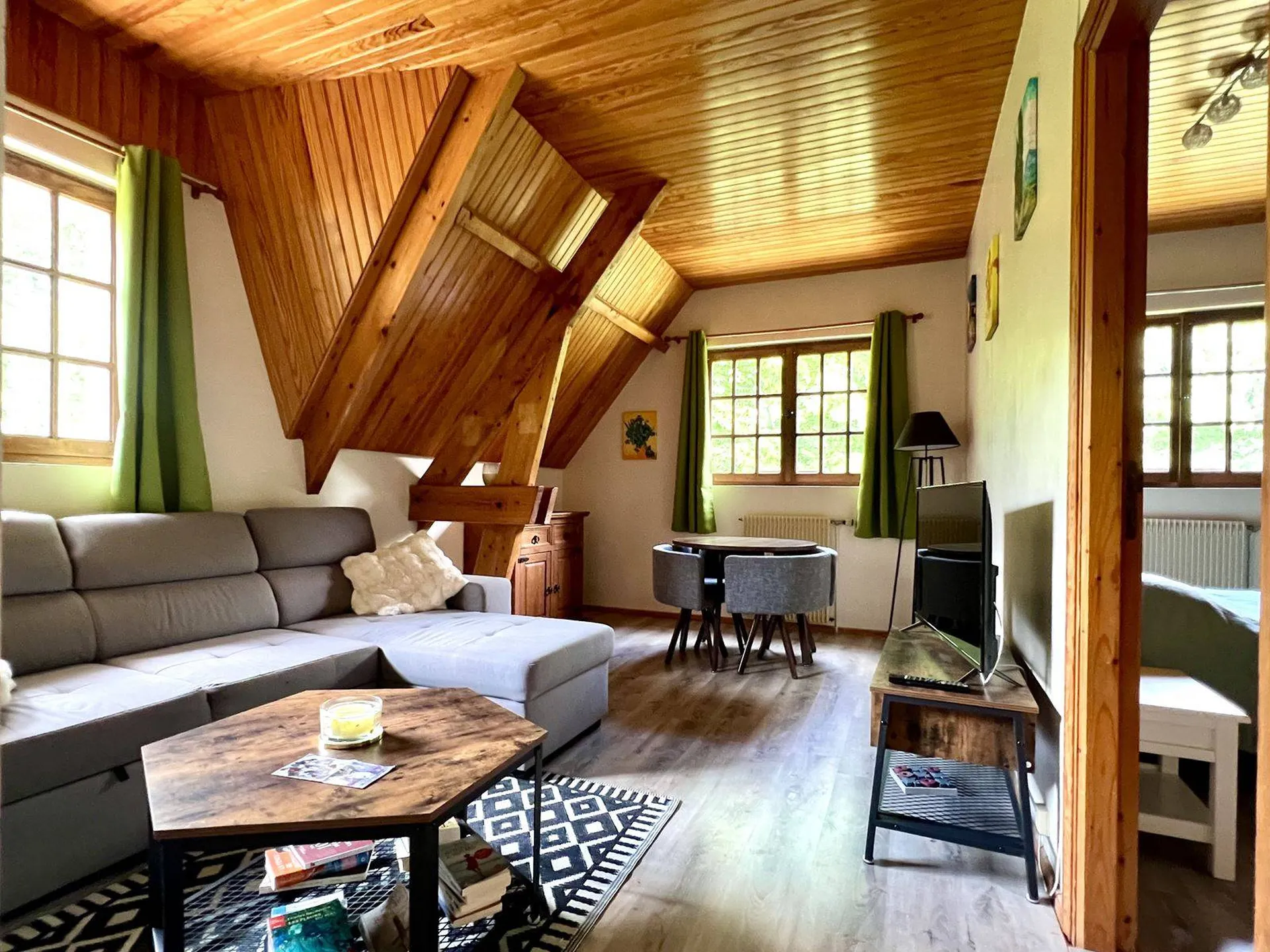 En Exclusivité - Propriété Équestre - Gites sur 10 Hectares – Calme Absolu et Nature Préservée à 20 min de Bernay (27 Eure)