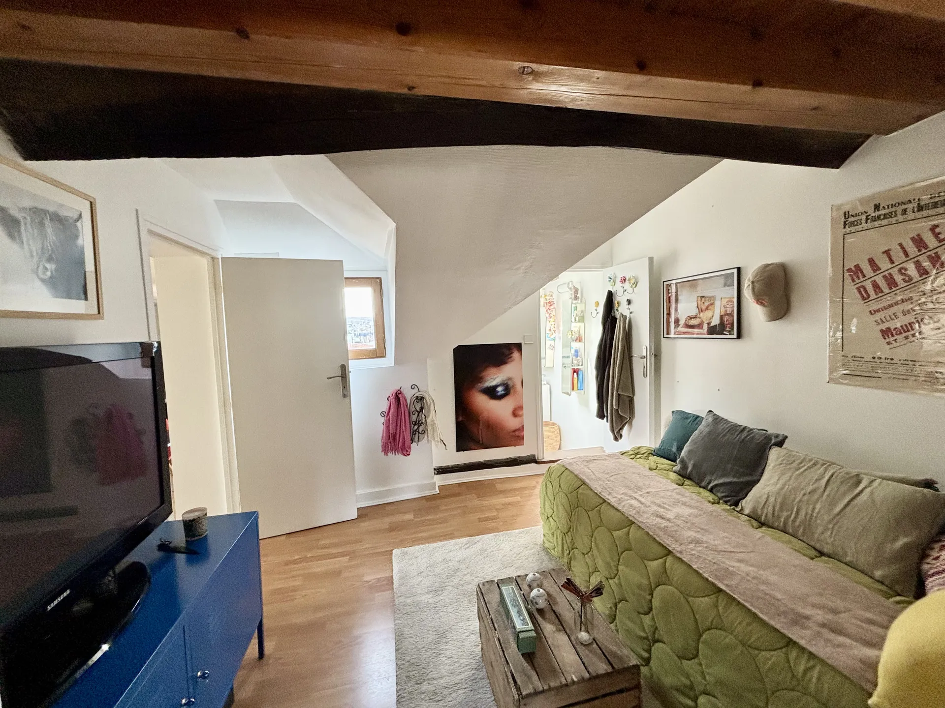 Grand appartement de 136M² avec un studio indépendant dans le centre ville Saint Germain En Laye .