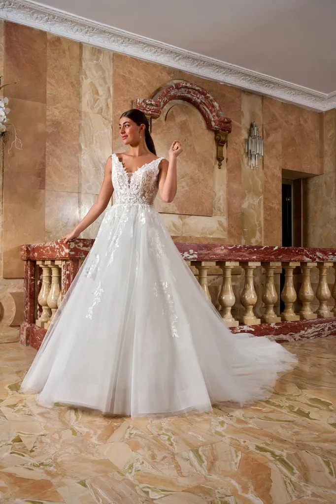 Robe de mariée princesse avec longue traine a MARSEILLE