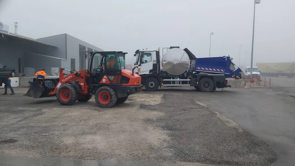 Réfection en gravillonnage bicouche du parking d'un garage à Chateaurenard dans les Bouches du Rhône