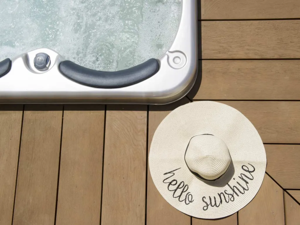 photos de spas en situation détail avec chapeau hello sunshine