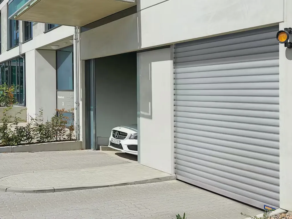 Porte de garage enroulable collective Hormann industrie 