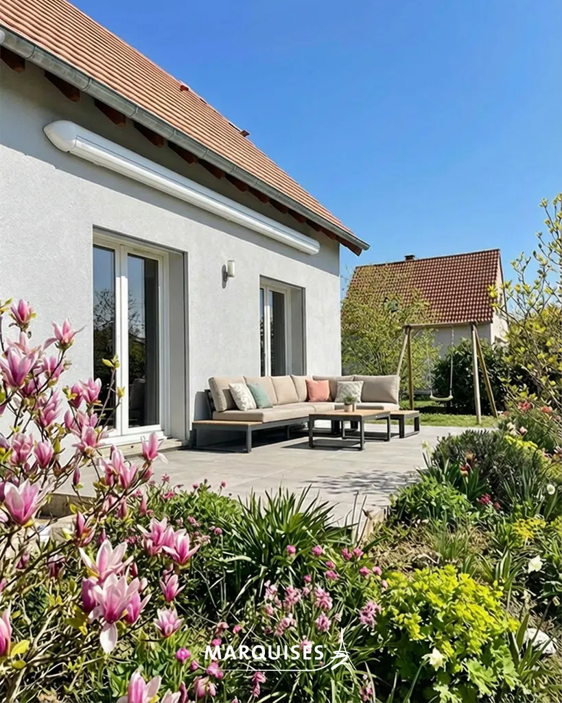 Store banne motorisé : créez de l'ombre sur votre balcon ou terrasse en quelques secondes, été comme hiver à Ajaccio