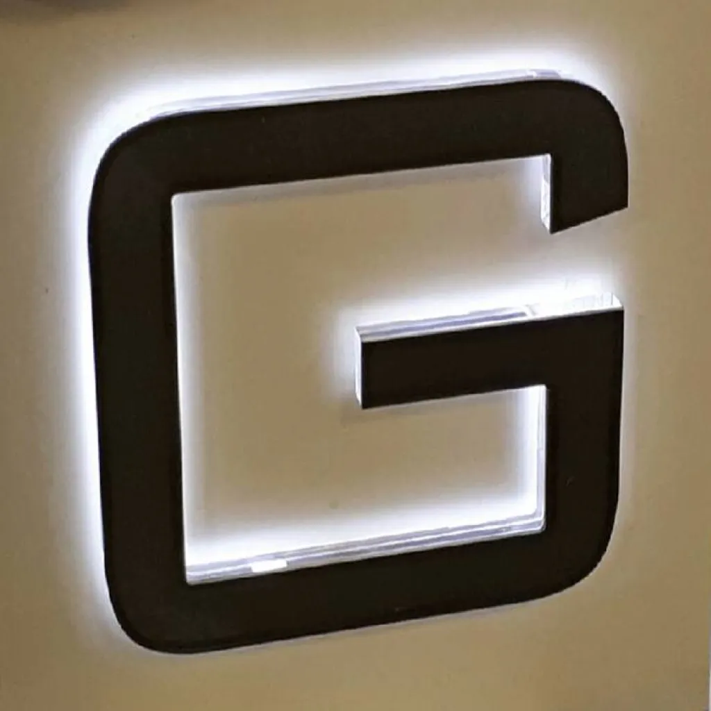 ENSEIGNE LUMINEUSE SUR MESURE en lettre relief et lumineuse à Aubagne et toute la région