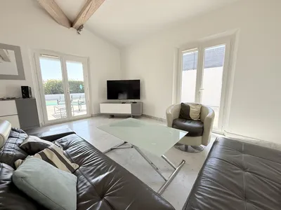 Villa front de mer à vendre aux Issambres – vue Méditerranée et piscine chauffée