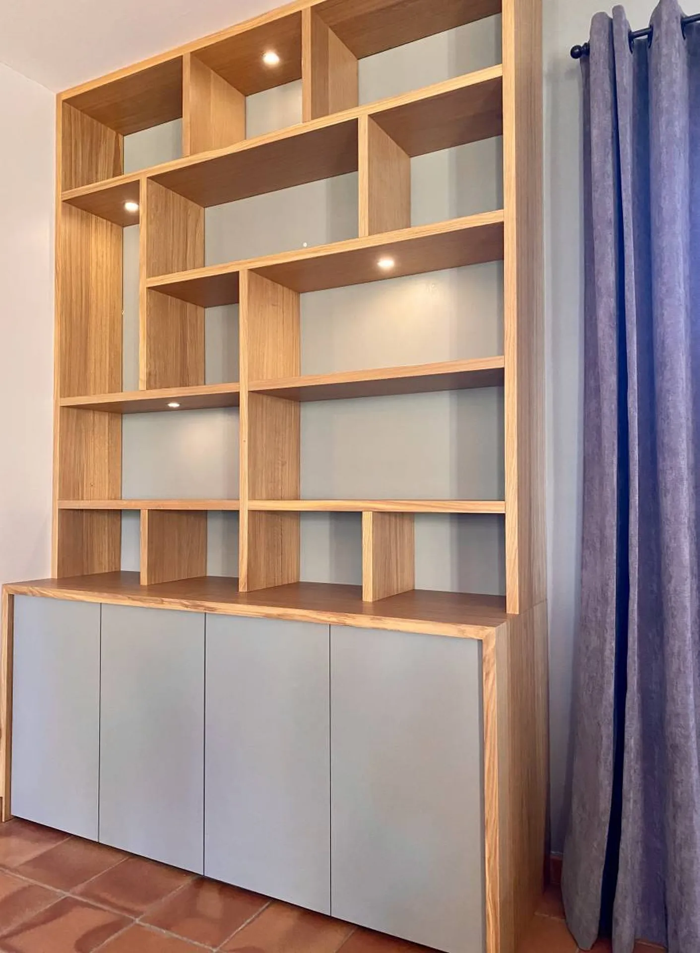 Bibliothèque réalisée sur mesure à Trets par la MENUISERIE ARCIN