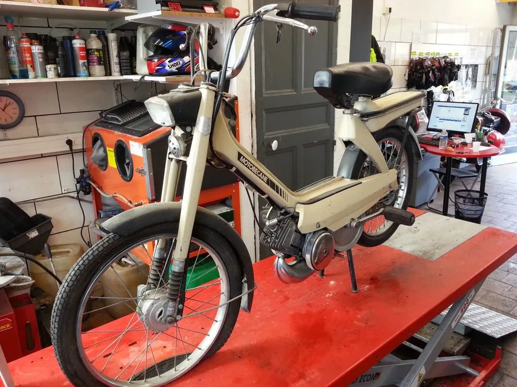 MOTOBECANE M7 LA SEYNE SUR MER REMISE EN ROUTE