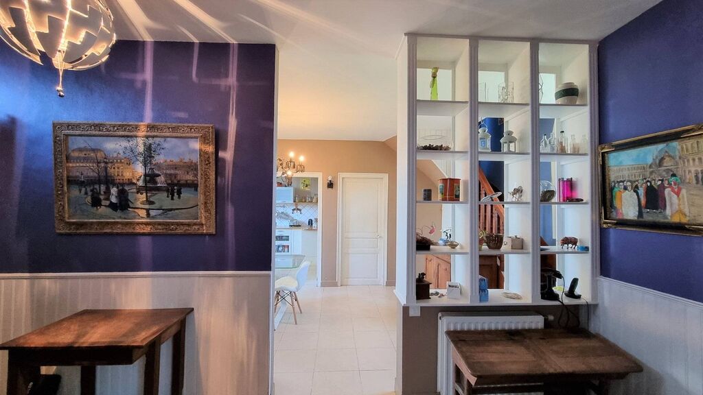 A vendre très belle propriété de 225 m² habitables, 5 chambres, piscine couverte, à 5 km de tous commerces 76260 et 10 km de la mer.