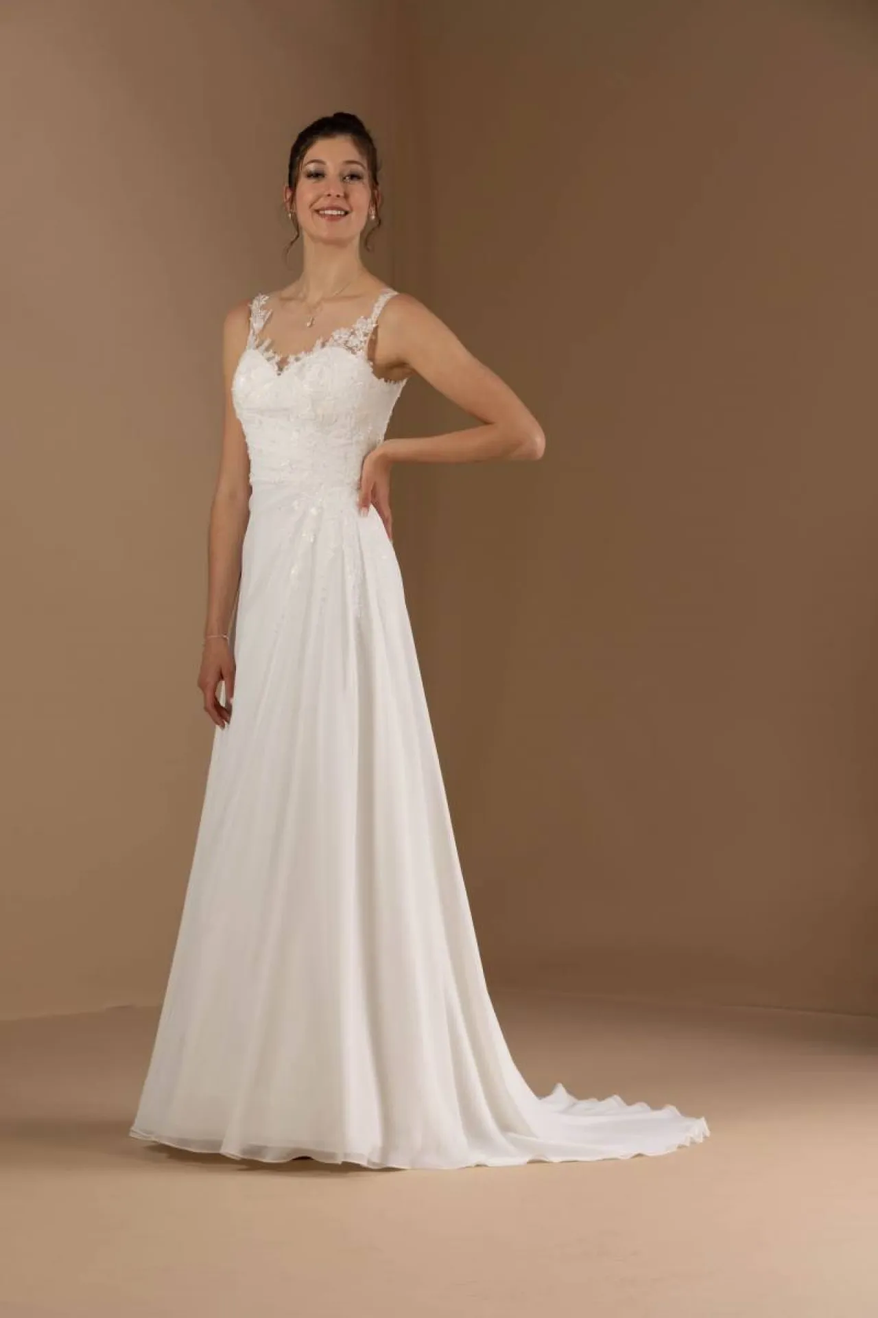 Robe de mariée de marque EGLANTINE dos nu aubagne  collection 2023