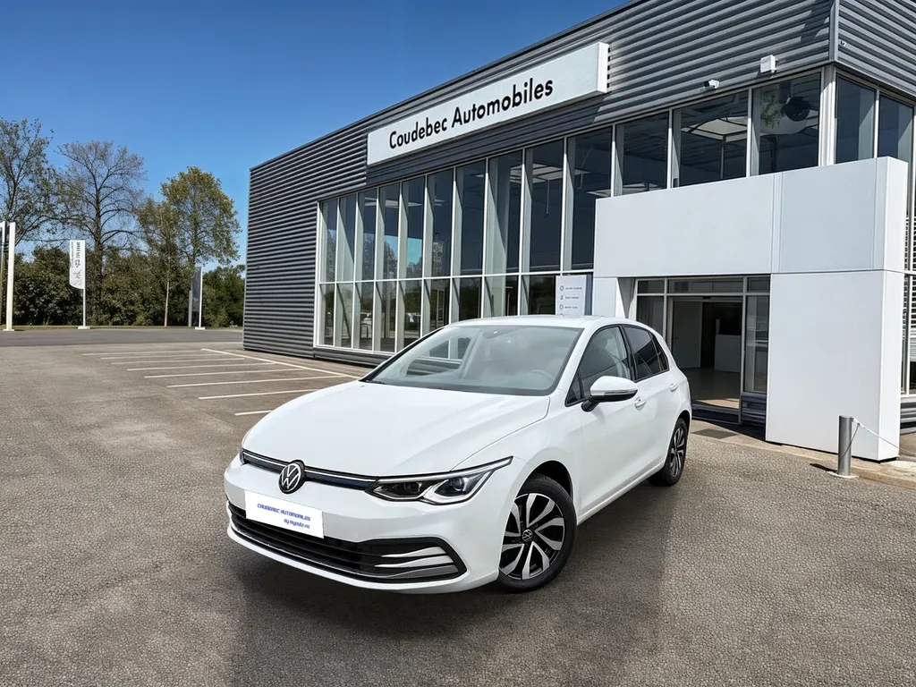 Volkswagen Golf 8 occasion à deux pas de Le Havre : Berline automatique garantie chez Caudebec Automobiles à La Frénaye