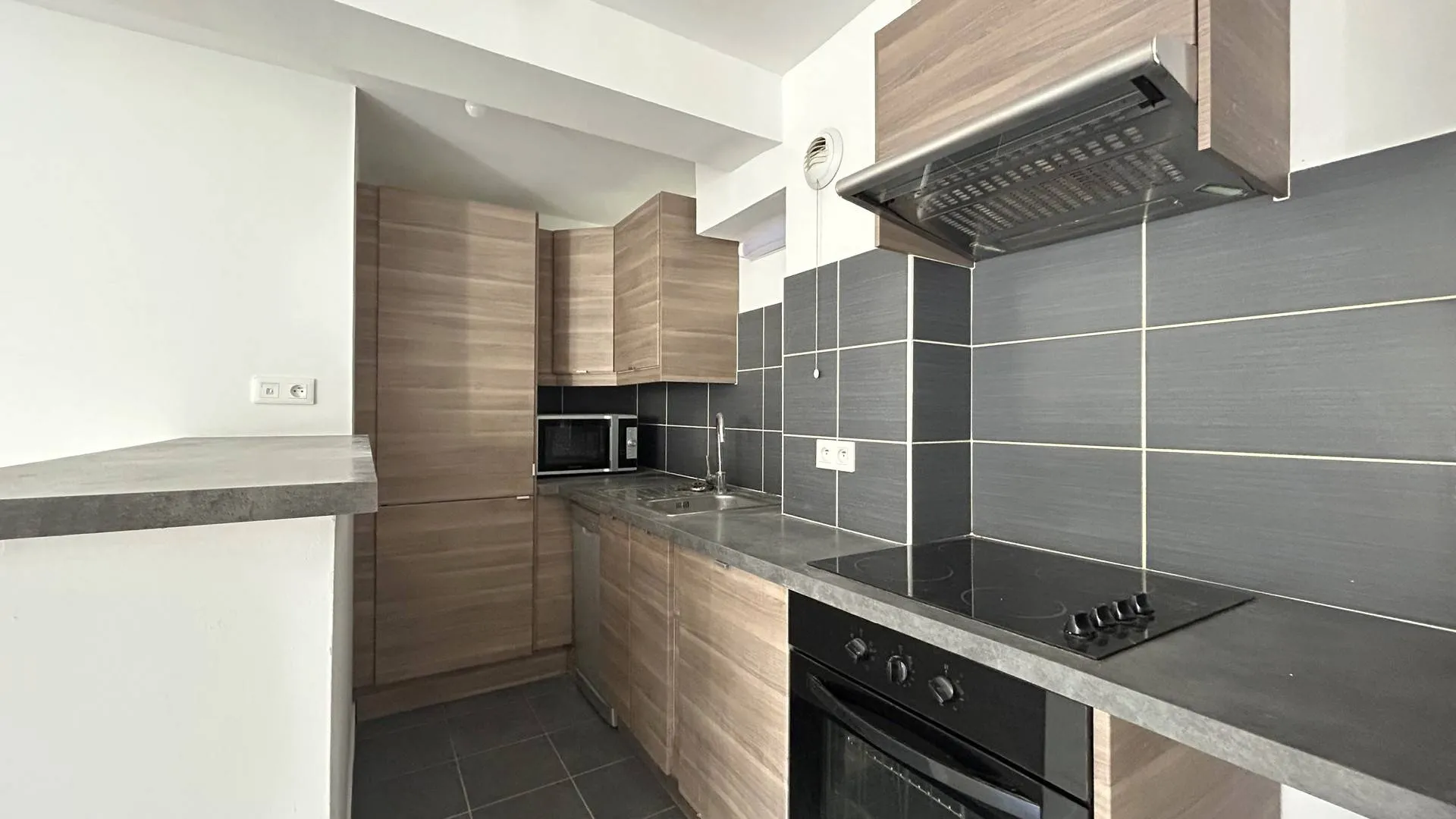 À vendre : Duplex alliant le cachet de l’ancien et le confort moderne, entièrement rénové en 2013.