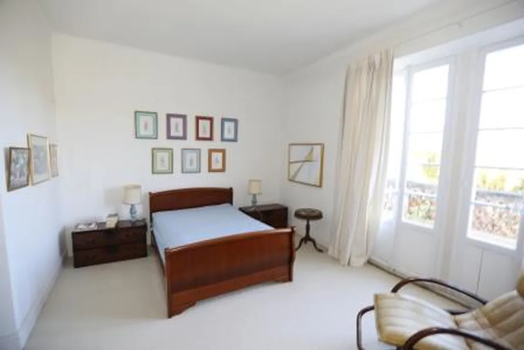 à proximité du golf de Saumane, magnifique bastide de style Art Déco   