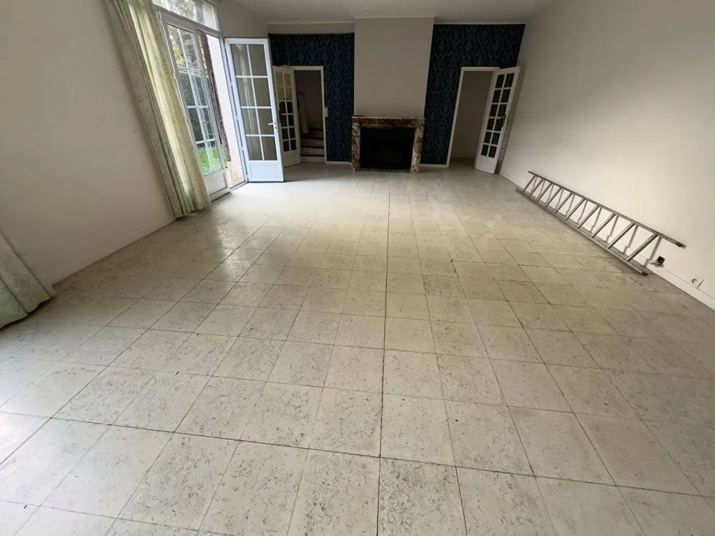 A vendre immeuble de rapport de 520 m² édifié sur 2800 m² de terrain sur la commune de SUR LE PORT SAINT OUEN 76520
