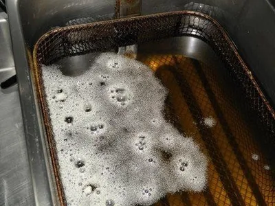 Frypowder une poudre naturelle  à base de minéraux, très efficace pour vos économies de bains de friture 