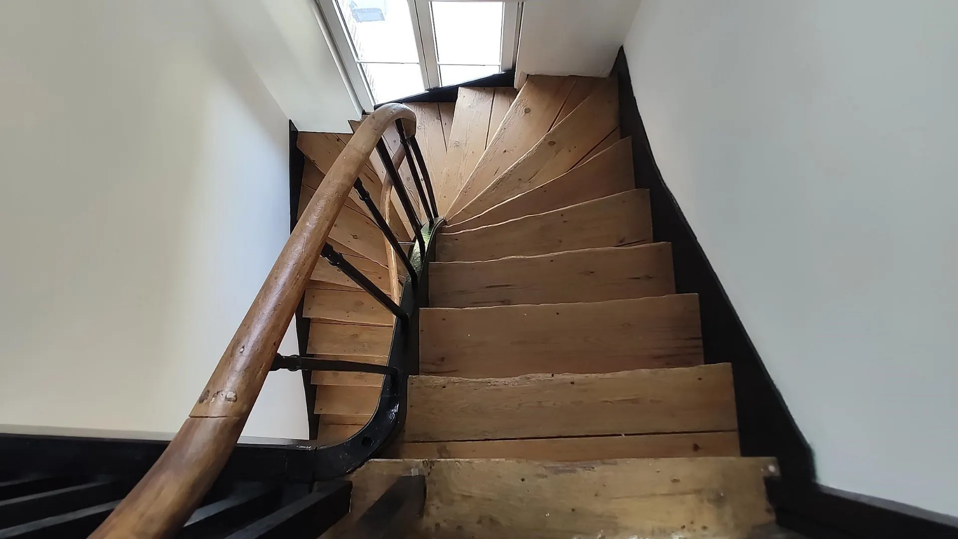 Ancien presbytère rénové 180m² avec 5 chambres, dépendances et maison annexe pour gîte, jardin clos, cachet et volumes, à proximité de Eu 76260