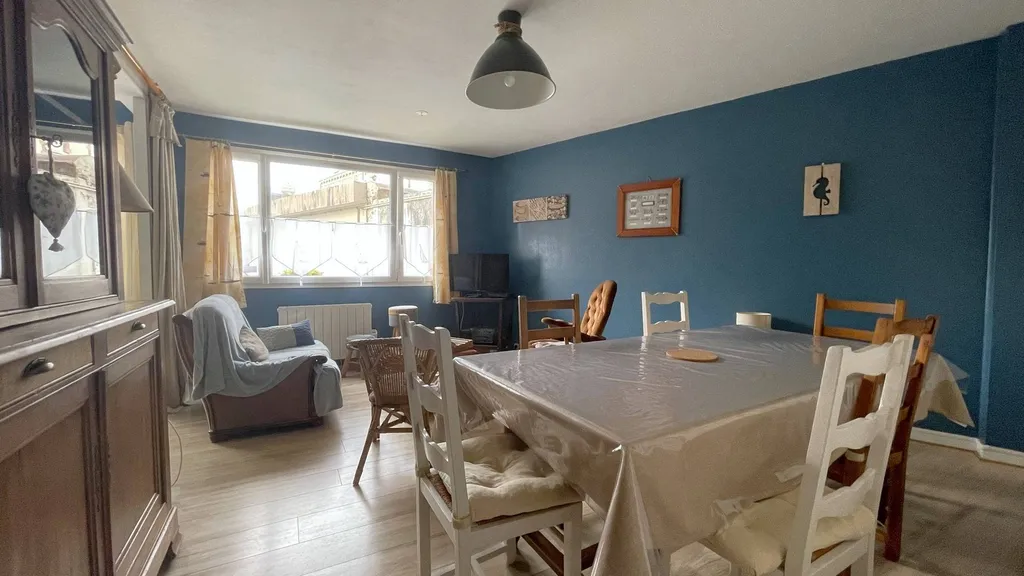 Appartement à vendre avec parking et cave : Superficie d’environ 68 m² avec place de parking privative et cave de 10 m² en annexe.