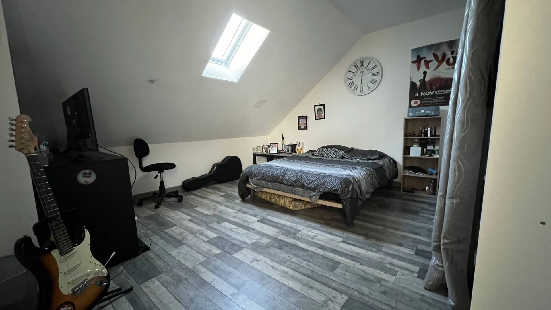 A vendre Charmante maison de ville 120m² avec 5 chambres, bureau, garage, terrasse, jardin clos 260m² et sous-sol complet, emplacement recherché centre-ville de Eu 76260.