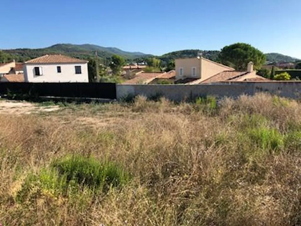 VENDU! Terrain de 290 m² - CUERS (FT103)
