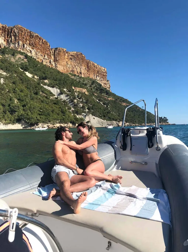 Demande en mariage dans les Calanques à bord d’un bateau de l’Eden Boat.