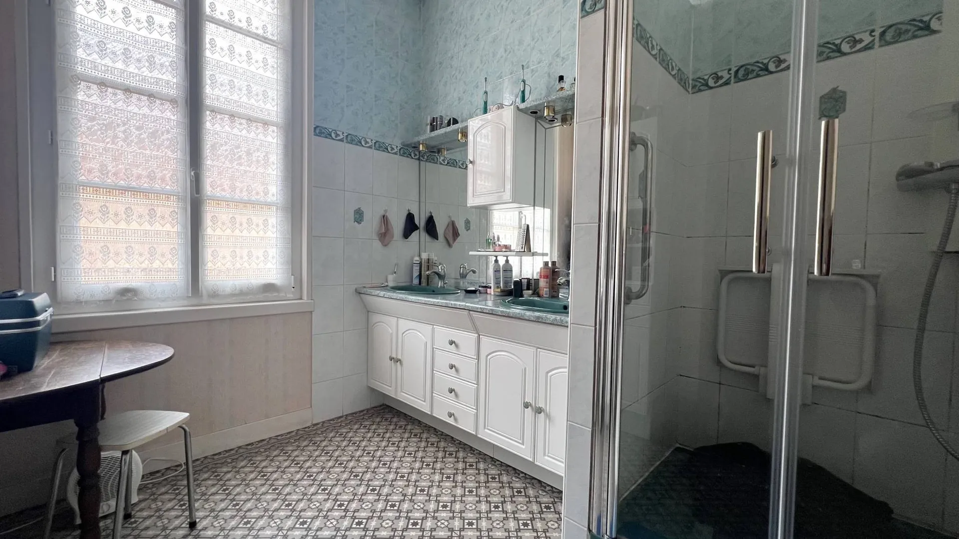 Belle demeure bourgeoise 280m² avec 5 chambres, 11 pièces, chapelle 50m², jardin arboré 597m² et grand garage, exposition sud-ouest, en plein centre de Eu 76260.