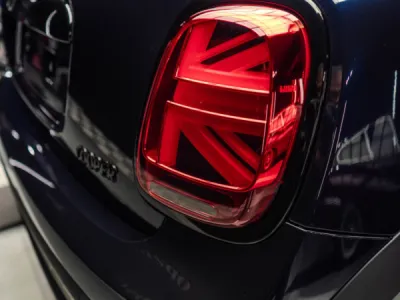 Film XPEL posé sur Mini Cooper pour un usage quotidien en ville à Lorient.