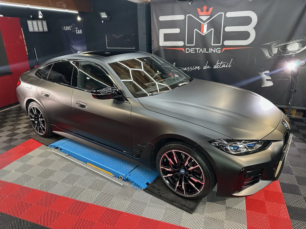 Pose de PPF « full-wrap » sur BMW i4 mate – EMB Detailing à Vaugneray, Lyon Ouest & Région