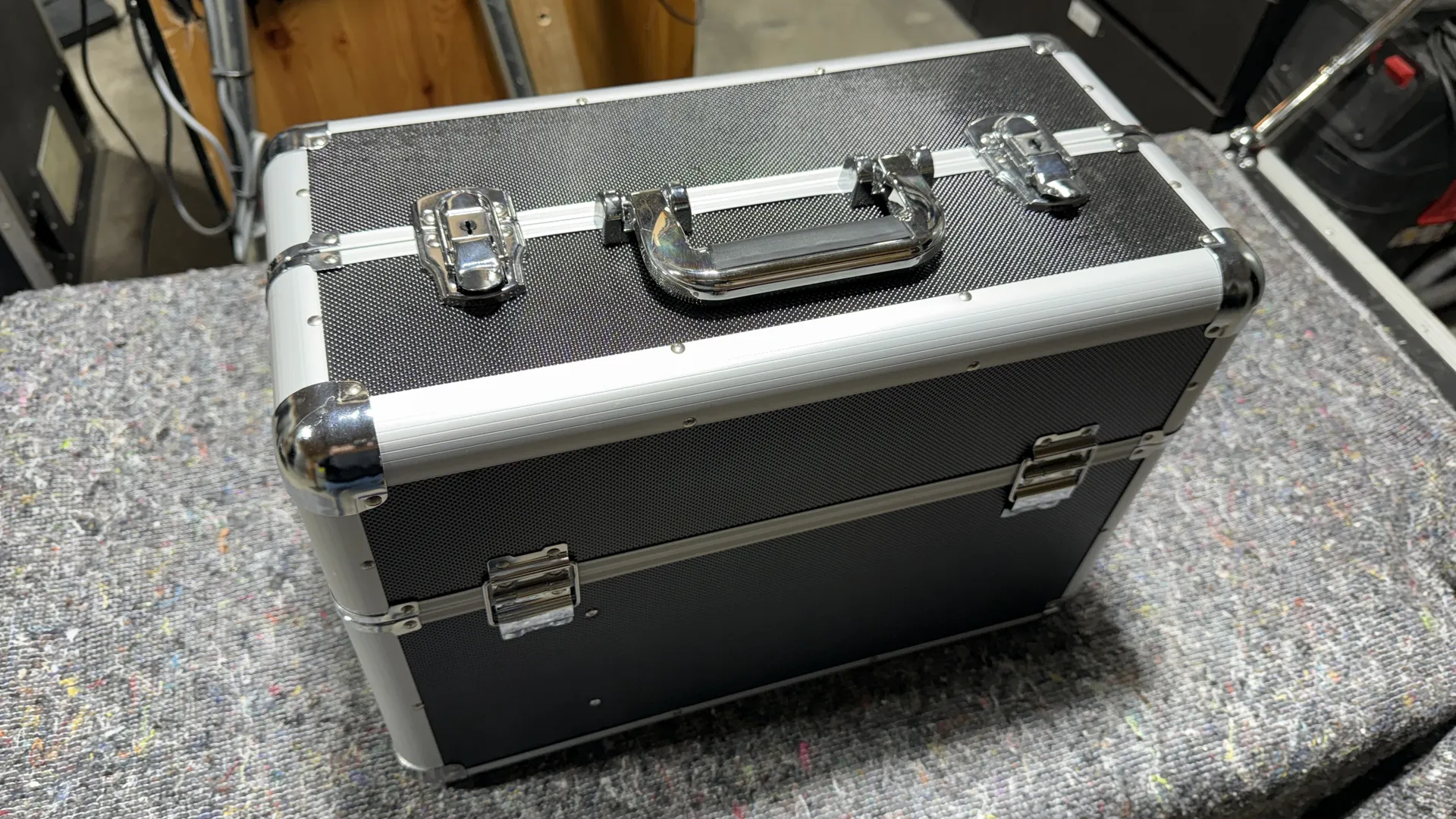 Double micro hf main serre tête cravate JTS