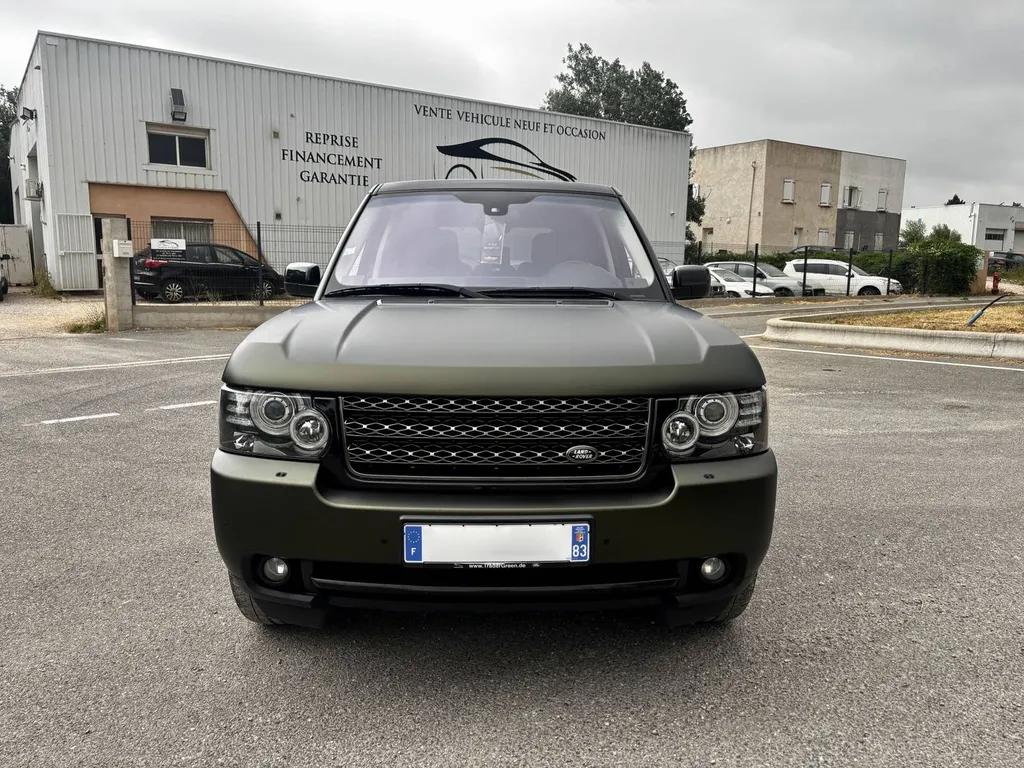 covering vert militaire sur un range rover