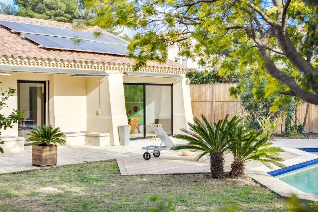 Vente villa de plain-pied Cassis  avec piscine et parkings dans lotissement sécurisé