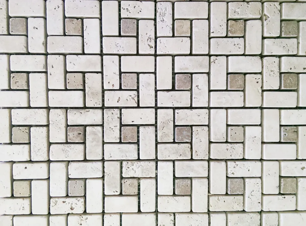 mosaique travertin mix beige brun motif carré salle de bain