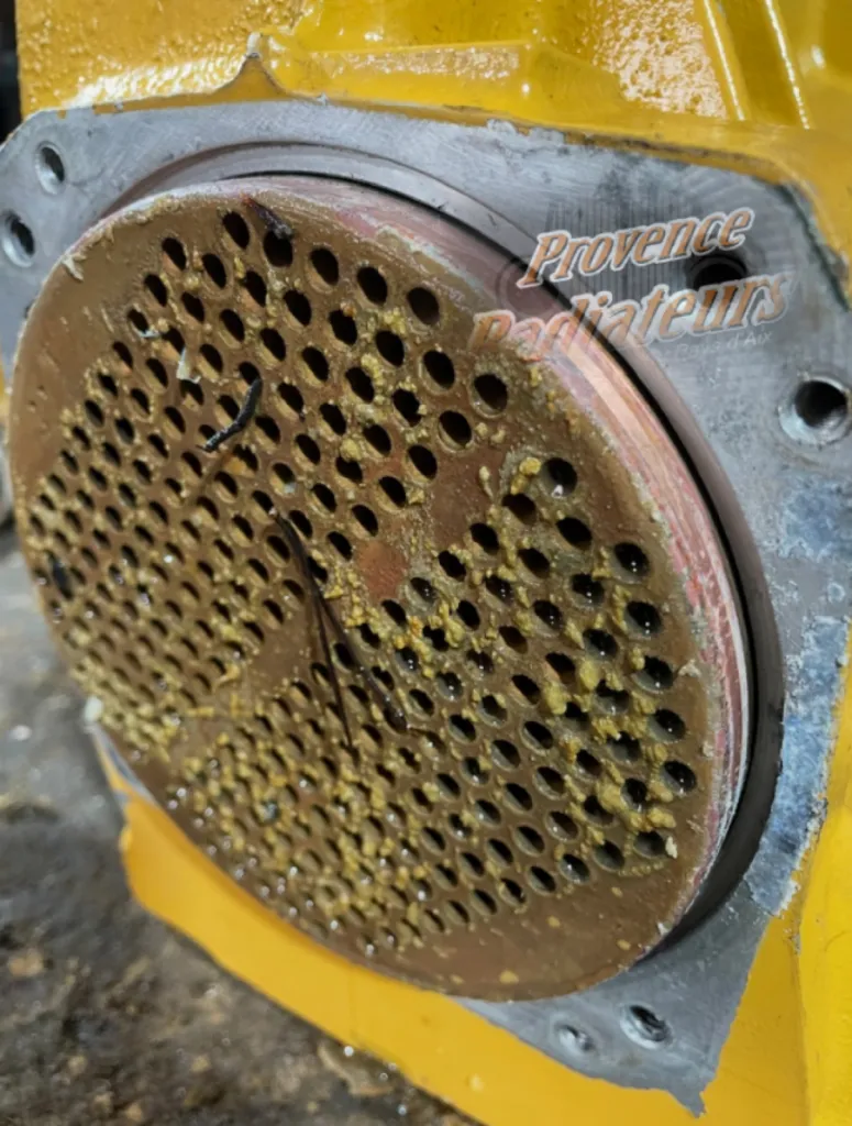 Révision d'aftercoooer Caterpillar C18 à Marseille.