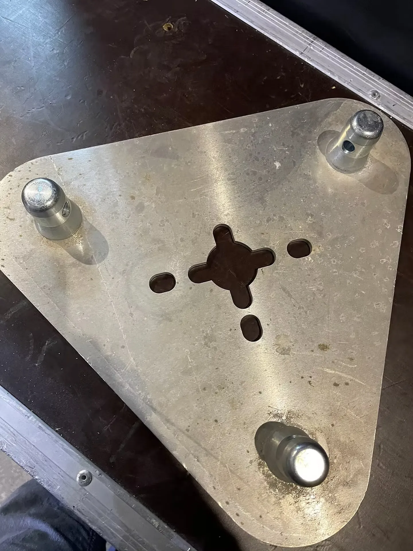 PLAQUE TOTEM POUR TRIO 290