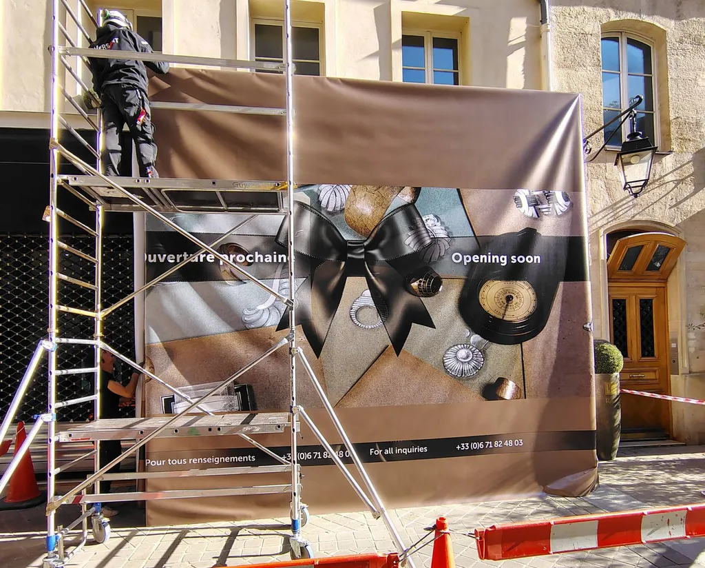 Impression et pose de bâche de grande taille à Paris vers les Champs Elysée