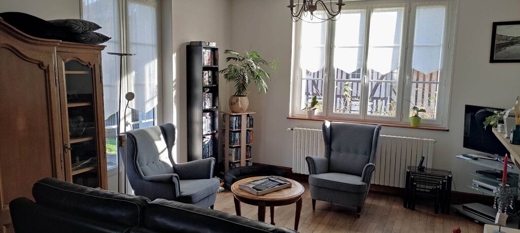 A acquérir, belle propriété dans le centre-ville de VIMOUTIERS (61120)