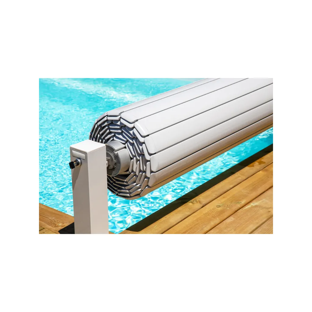 Quels sont les équipements obligatoires pour sécuriser une piscine à Lacanau et respecter la réglementation en vigueur ?