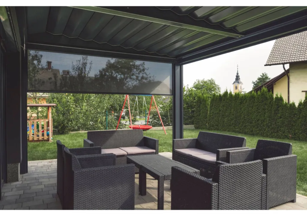 Installation d'une pergola adossée avec lame orientable vers Aix en Provence (13)