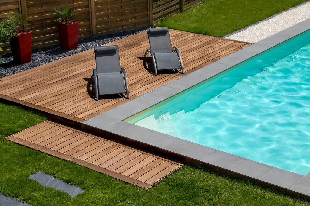 LE REVÊTEMENT MEMBRANE PVC ARMÉ GARANTIE UNE ÉTANCHÉITÉ INDÉPENDANTE DE LA STRUCTURE DE LA PISCINE