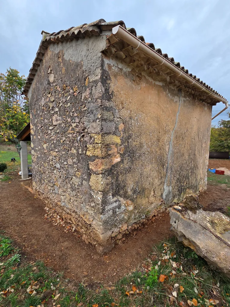 cabanon avant préparation pour crépi minéral à Cuers près de Solliès-Pont